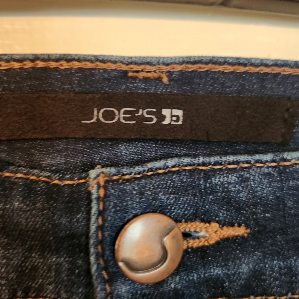 Joe's Jeans Straight Leg Blue Jeans, Carlotta Denim, Size 25 Whisker Detail EUC
